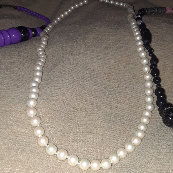 3 Assorted Necklaces - Picture 4 of 8